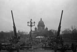 RIAN archive 5634 Antiaircrafters guarding the sky of Leningrad.jpg