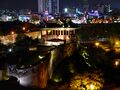 Крепость Хвасон ночью.