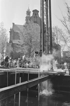 Eerste paal voor het homomonument in Keizersgracht bij Westerkerk Amsterdam gesl, Bestanddeelnr 933-9646.jpg