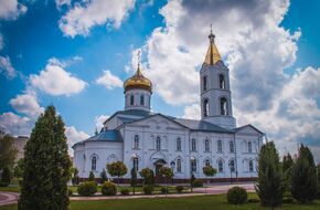Свято-Троицкий храм (Holy Trinity Cathedral) - Алексеевка (Alekseevka).jpg