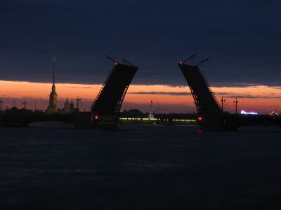 Дворцовый мост. Белая ночь. 01:23, 13 июня 2003 года