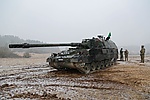 САУ PzH 2000 131-го самоходного артиллерийского дивизиона 10-й танковой дивизии СВ ФРГ в ходе учений Dynamic Front на полигоне Графенвёр в Баварии. 6 марта 2018&nbsp;года.
