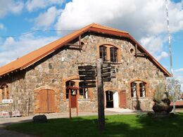 Eesti Põllumakandusmuuseum, laut-ekspositsioonihoone.JPG