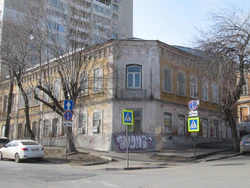 Дом на углу Бабушкина взвоза и ул Мичурина.jpg