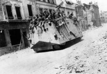 Bundesarchiv Bild 183-P1013-316, Westfront, deutscher Panzer in Roye.jpg