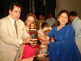 Dilip Kumar Saira Banu Aruna Irani still8.jpg