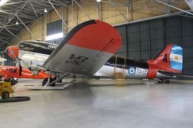 TA-05 Douglas DC-3 Fuerza Aerea Argentina (7310804244).jpg