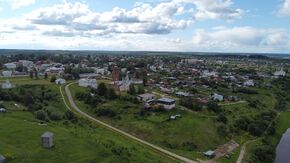 Исторический центр города Чердынь у реки Колва.jpg