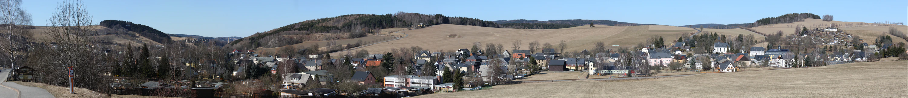 Панорама на средний и нижний районы Рашау с трассы 101