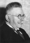 Bundesarchiv Bild 183-2005-0621-500, Reichsminister Alfred Hugenberg.jpg