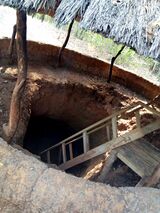 Refuge du village souterrain d'Agongointo.jpg
