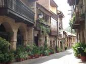 Calle principal de la Villa de Cartes.jpg