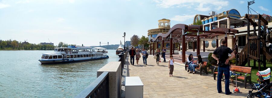 Rostov-on-Don, naberezhnaya panorama.jpg