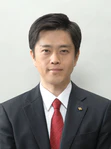 大阪府 知事 吉村洋文 (cropped).jpg