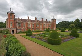 BlicklingHallAndGarden.jpg