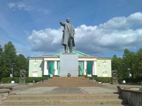 Boksitogorsk Lenin Square.jpg
