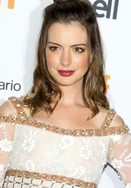 Anne Hathaway in 2016.jpg