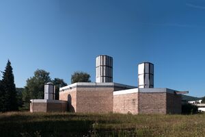 Puchenau Gartenstadt Kirche 1.jpg
