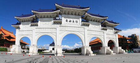 Front of Gate of Liberty Square, CKS Memorial Hall 20100722.jpg