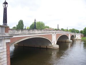 Hampton Court Bridge.JPG