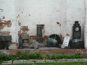 Moscow convent tombs.JPG