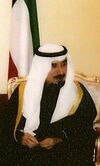عميد الصحافة ناصر العثمان الفخرو مع أمير الكويت السابق الشيخ جابر الأحمد الصباح.jpg