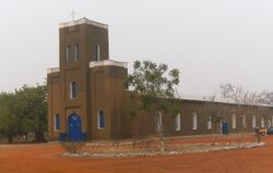 Navrongo Cathedral outside 01.JPG