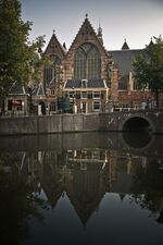 Amsterdam-oude kerk-reflection.jpg