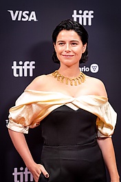 Jessie Buckley at the Toronto International Film Festival 01.jpg
