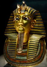 Mask of Tutankhamun 2003-12-07.jpg