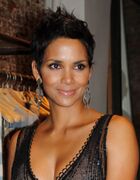 Halle Berry 10.jpg