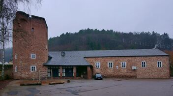 Бывшая государственная молодёжная школа в Трир-Бивер.