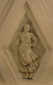 Teatralnaya porcelain sculpture 10.jpg