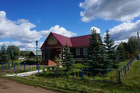 Дом-музей и памятник Васильеву.JPG