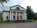 Главный дом усадьбы "Белая дача".jpg