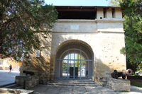 Русские ворота и остатки стен крепости - back view.JPG