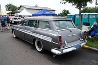 55 Chrysler New Yorker Deluxe Town & Country (9129631396).jpg