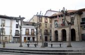 Escoriaza - Plaza Fernando Eskoriatza y Ayuntamiento 02.JPG