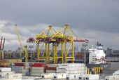 Port crane in St.Petersburg 03.jpg