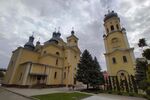 Церковь Успения Пресвятой Богородицы в Тернополе - Панорамный вид заднего двора.jpg