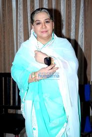 Farida Jalal on set of Bezubaan Ishq.jpg