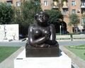 «Курящая женщина» Ботеро