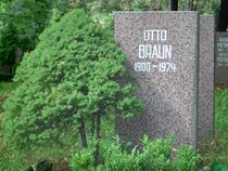Berlin Friedrichsfelde Zentralfriedhof, Pergolenweg - Braun, Otto.jpg