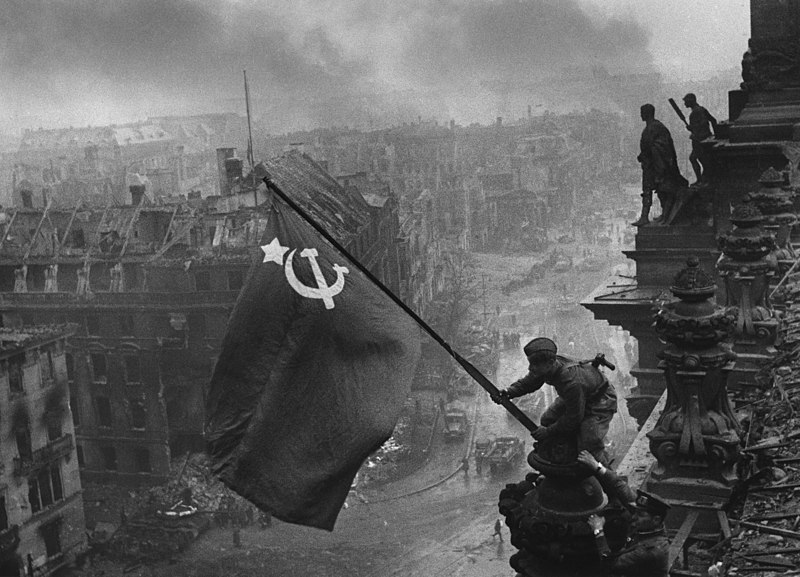 Знамя Победы над рейхстагом.jpg