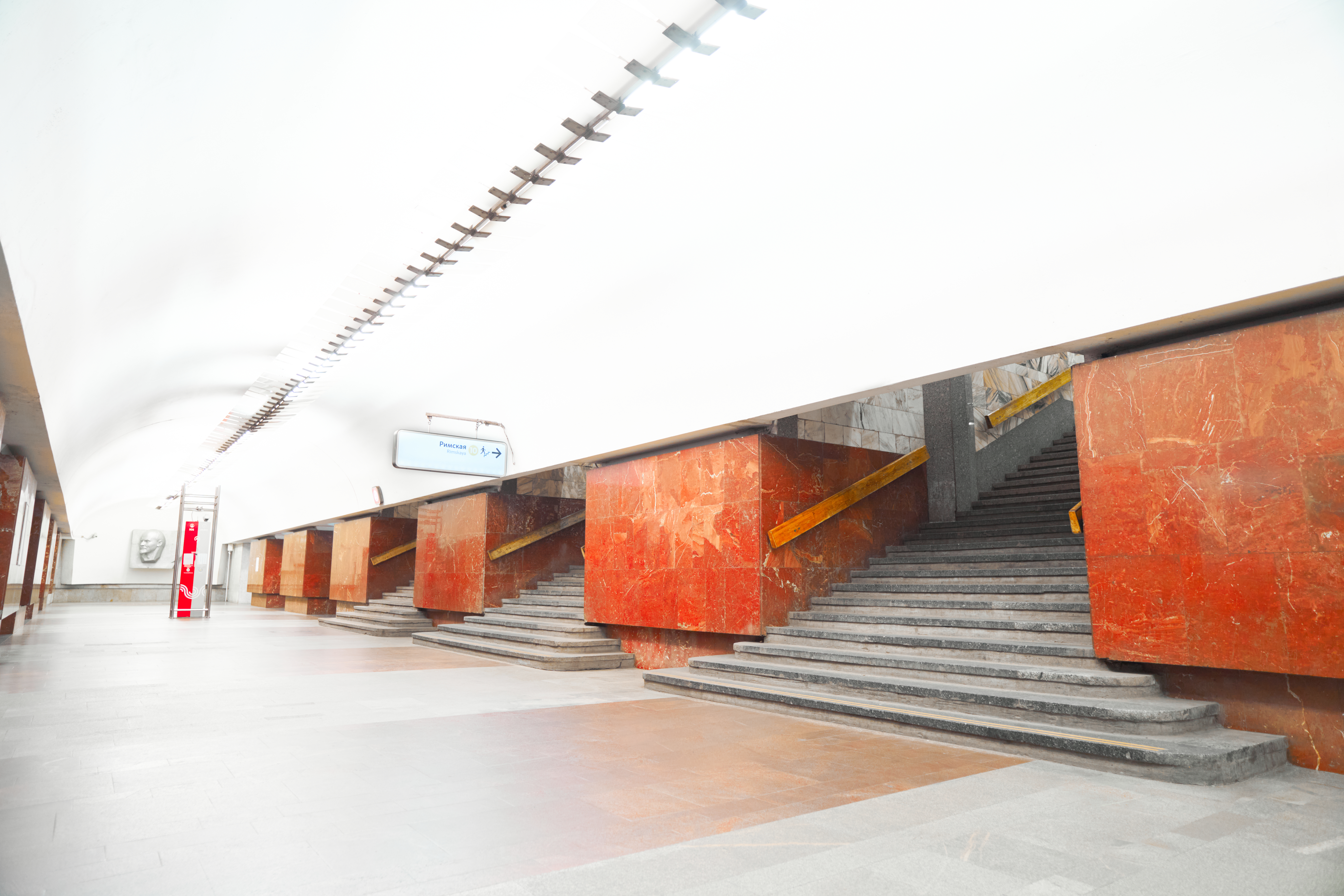 Площадь Ильича, Калининская линия, Московский метрополитен - 02.jpg