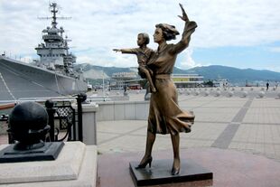 Новороссийск, провожающая,скульптура.JPG