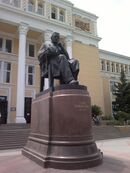 Памятник Узеиру Гаджибекову в Баку.jpg