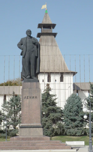 Lenin Astrakhan (4141343374).JPG