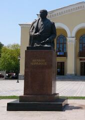 Памятник Нариманову в Сумгайыте.jpg