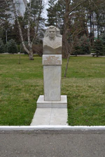 Бюст В. Ф. Резникова на аллее Славы КубГАУ.jpg